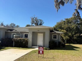 963 Beau Ct in Orange City, FL - Building Photo