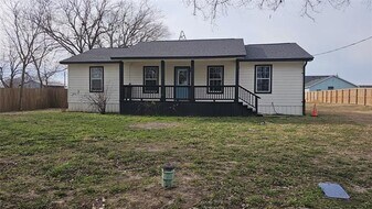 309 N Main in Trenton, TX - Building Photo