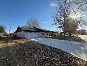 1806 SE Crouch St in Bentonville, AR - Building Photo - Building Photo