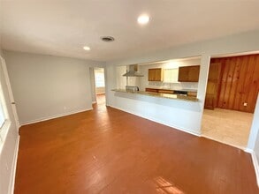 2206 Eriksson St in La Marque, TX - Building Photo - Building Photo