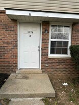 1176 Tatesbrook Dr in Lexington, KY - Building Photo
