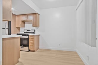 Acacia Manor in Glendale, CA - Foto de edificio - Building Photo