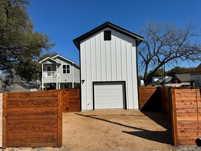 754 Delmar St, Unit B in San Antonio, TX - Building Photo - Building Photo