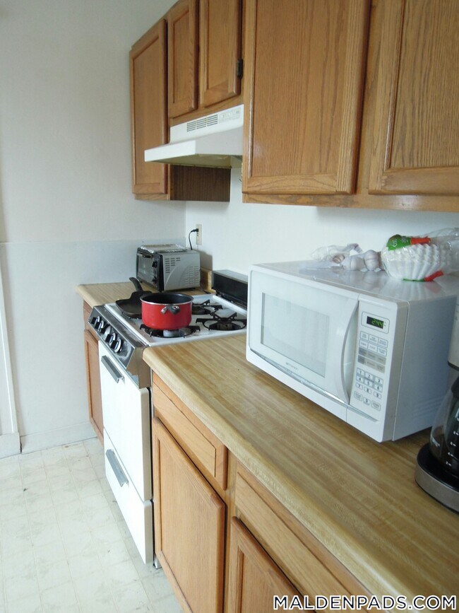 88 Maple St, Unit 5 in Malden, MA - Building Photo - Building Photo