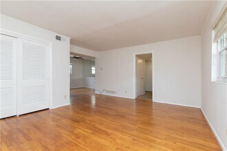 3660 Peachtree Rd NE in Atlanta, GA - Building Photo - Building Photo