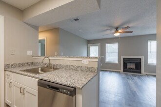 Trinity Lakes in Cordova, TN - Foto de edificio - Interior Photo