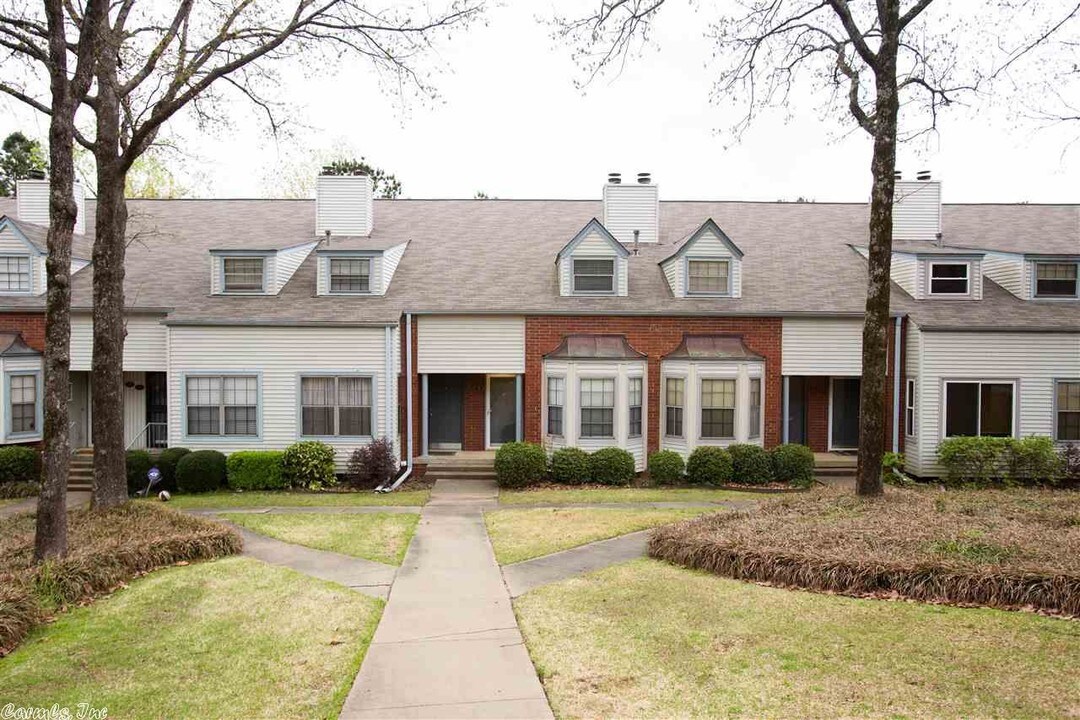 2221 Wentwood Valley Dr-Unit -11 in Little Rock, AR - Building Photo