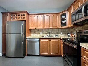 13720 SW 90th Ave in Miami, FL - Building Photo - Building Photo
