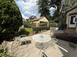 1074 Hunter Ave in Pelham Manor, NY - Building Photo - Building Photo
