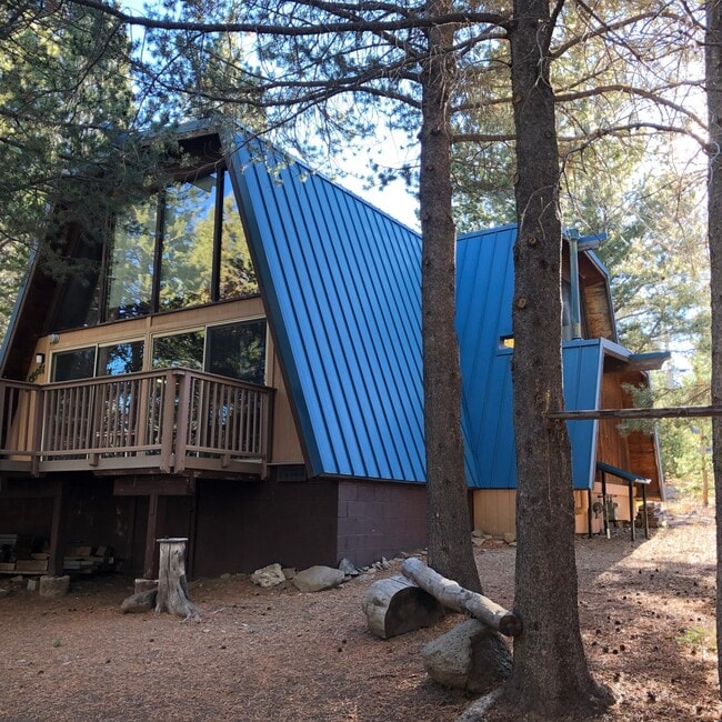 14077 Northwoods Blvd in Truckee, CA - Building Photo - Building Photo
