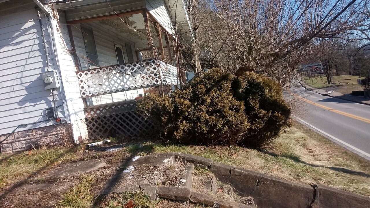 843 Milford St in Clarksburg, WV - Building Photo