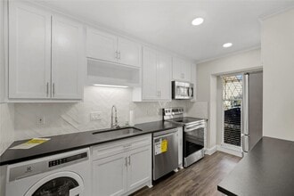 2218 Winrock Blvd in Houston, TX - Building Photo - Building Photo