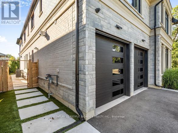 2371 Camilla Rd in Mississauga, ON - Building Photo - Building Photo