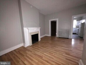 4802 Chester Ave, Unit 1F in Philadelphia, PA - Foto de edificio - Building Photo