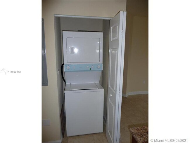 2853 SE 1st Dr-Unit -2 in Homestead, FL - Building Photo - Building Photo