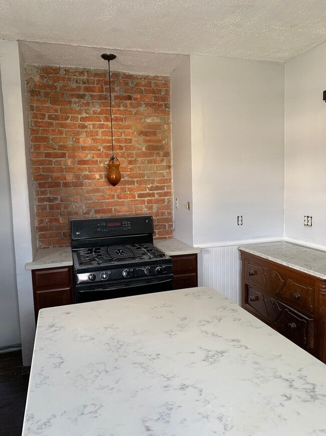 149 Grand Ave, Unit Second Floor Edgewood RI in Cranston, RI - Building Photo - Building Photo