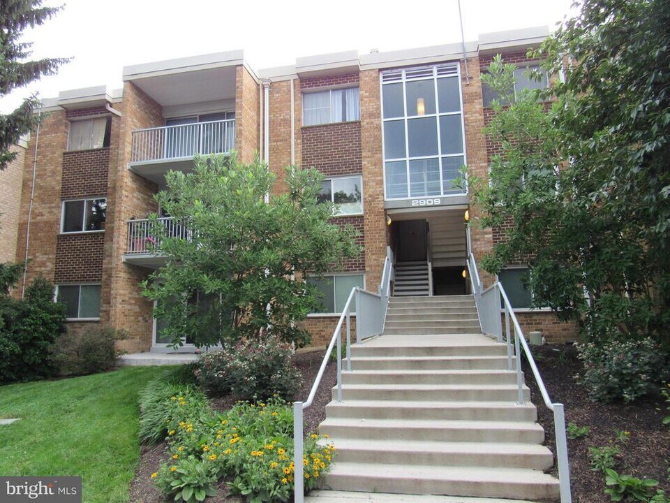 2909 Charing Cross Rd in Falls Church, VA - Building Photo