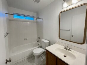 1120 N Val Vista Dr in Gilbert, AZ - Foto de edificio - Building Photo