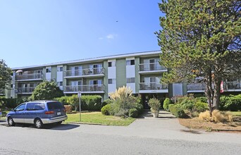 Firhaus Apartment in White Rock, BC - Building Photo - Building Photo