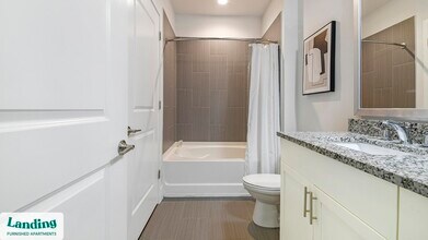 480 N Orange Ave, Unit 415 in Orlando, FL - Foto de edificio - Building Photo