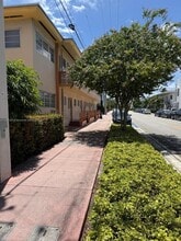 1060 Pennsylvania Ave, Unit 18 in Miami Beach, FL - Foto de edificio - Building Photo