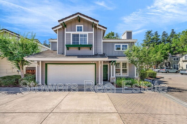property at 39 Village Square Pl