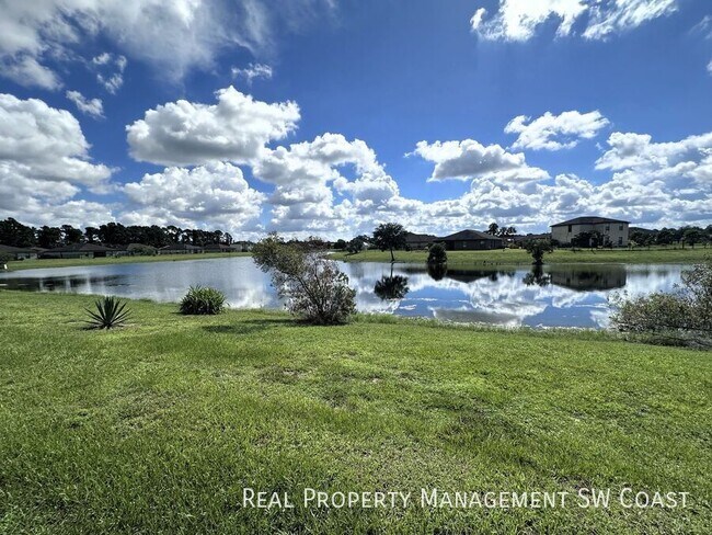 438 Shadow Lakes Dr in Lehigh Acres, FL - Building Photo - Building Photo
