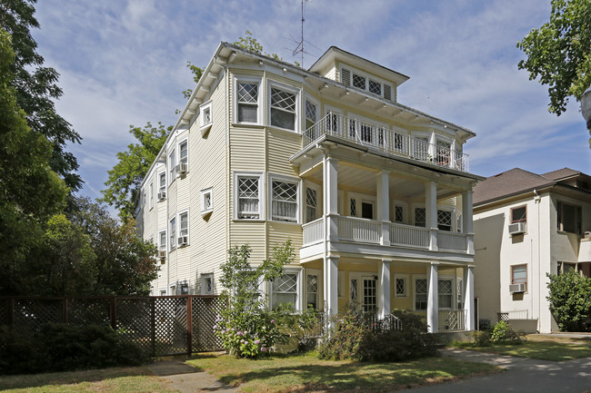 2408 Capitol Ave in Sacramento, CA - Building Photo - Building Photo