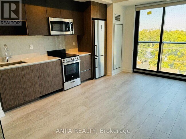 801 The Queensway in Toronto, ON - Building Photo - Building Photo