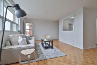 Wellington Suites in Port Hope, ON - Building Photo - Building Photo