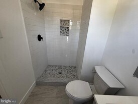 633 Foxton Ct in West Deptford, NJ - Building Photo