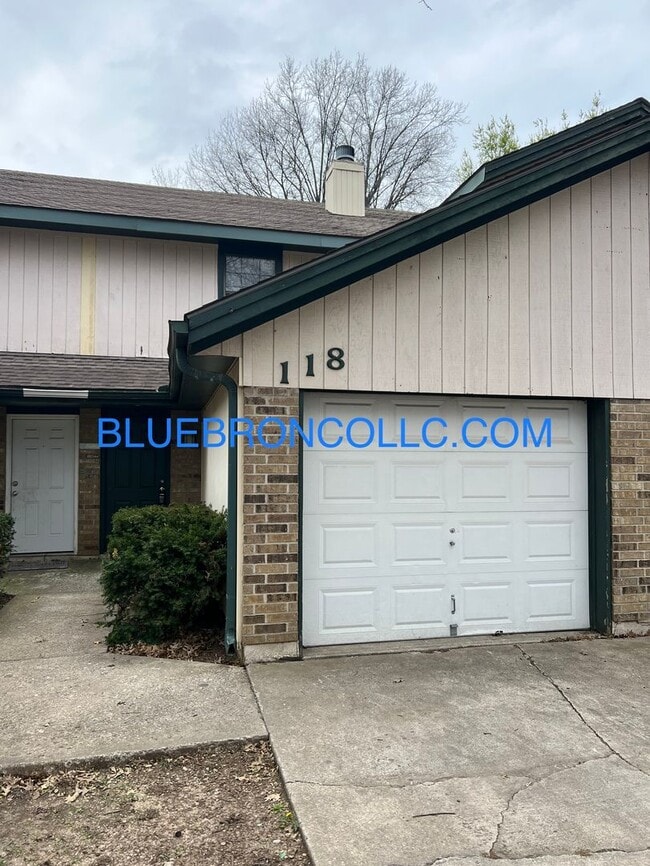 property at 118 SW Oxford Pl