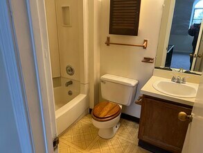 17 Charter Oak Pl, Unit 2 in Hartford, CT - Building Photo - Building Photo