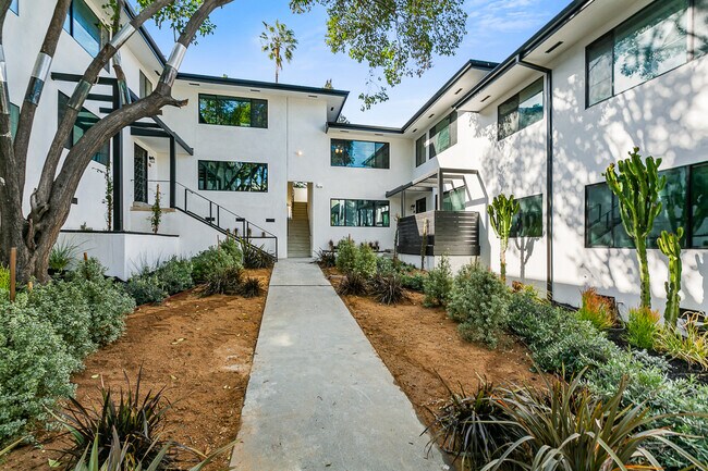 223 Lucas Ave in Los Angeles, CA - Building Photo - Building Photo