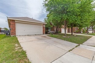 8112 Fleetwing Trail in Fort Worth, TX - Building Photo