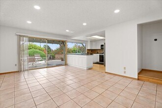 11800 Thunderbird Ave in Los Angeles, CA - Building Photo - Building Photo