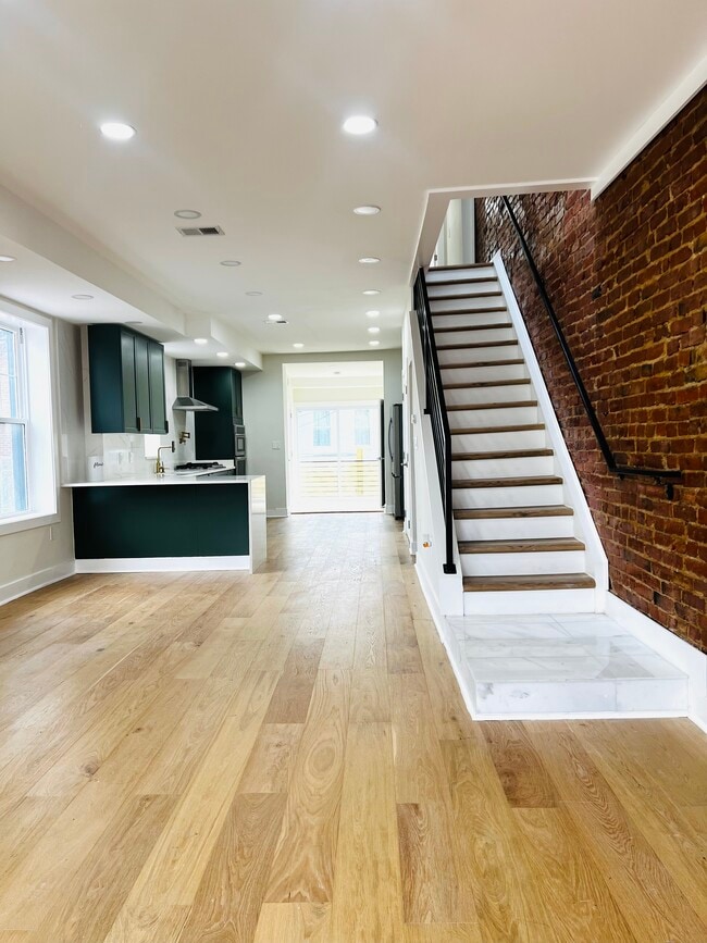 116 Thomas St NW in Washington, DC - Foto de edificio - Building Photo