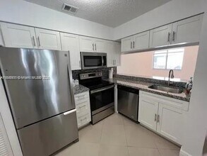 9403 SW 138th Pl in Miami, FL - Foto de edificio - Building Photo
