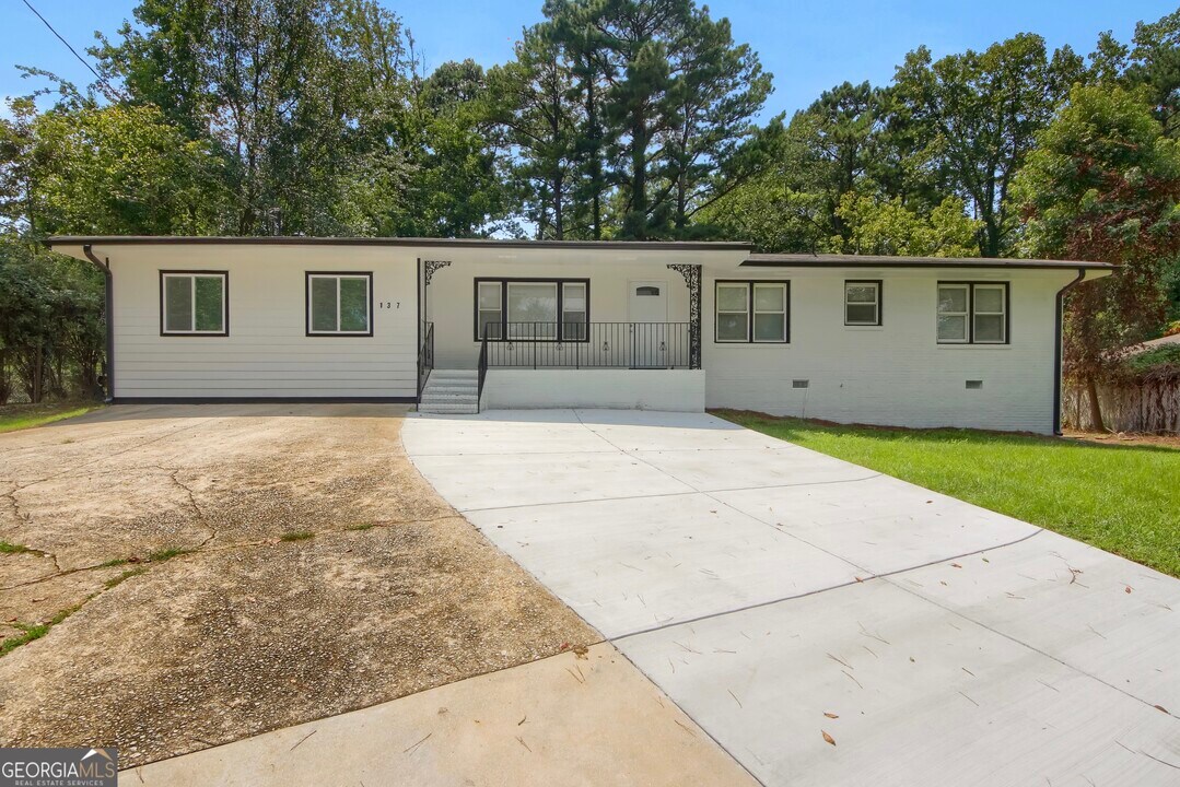 137 Hillcrest Dr SE in Austell, GA - Building Photo