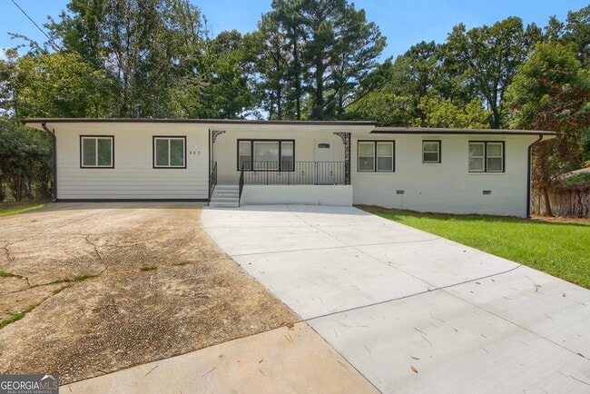 property at 137 Hillcrest Dr SE