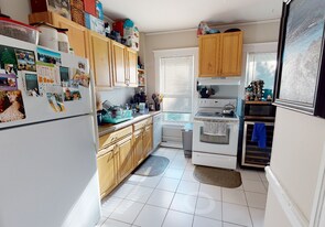 8 Chapman Pl, Unit 2 in Cambridge, MA - Building Photo