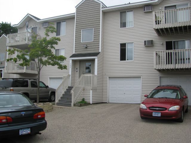 902 Wescott Trl, Unit 202 in Eagan, MN - Foto de edificio