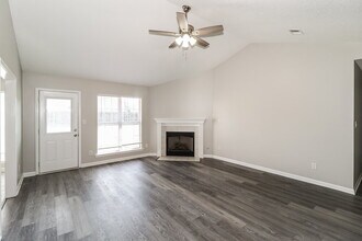 5086 Jon Oak Dr in Arlington, TN - Foto de edificio - Building Photo