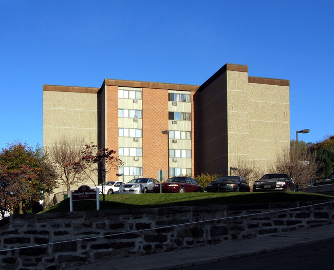 Lansford Mid-Rise in Lansford, PA - Foto de edificio - Building Photo