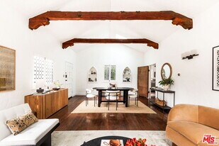 2251 N Cahuenga Blvd in Los Angeles, CA - Building Photo