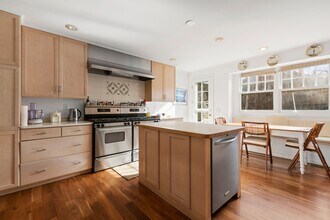 39 Marylea Dr in Southampton, NY - Building Photo - Building Photo