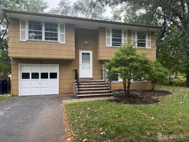 property at 5 Pelmont Pl
