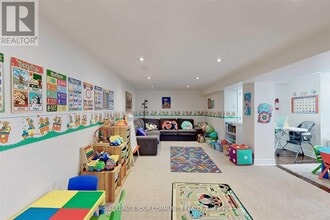 93 Septonne Ave in Newmarket, ON - Building Photo - Building Photo