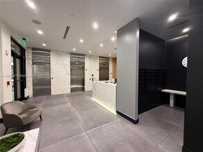 4100 Salzedo St, Unit 502 in Coral Gables, FL - Foto de edificio - Building Photo