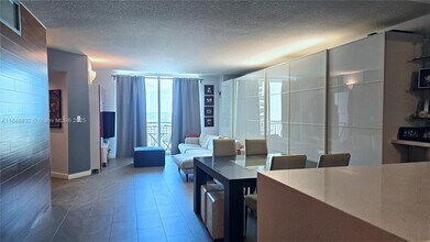 9055 SW 73rd Ct, Unit 1206 in Miami, FL - Building Photo - Building Photo